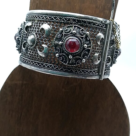 Vintage Silver Wide Filigree Hinged Bangle Bracelet with Red Glass Stones - Picture 9 of 16